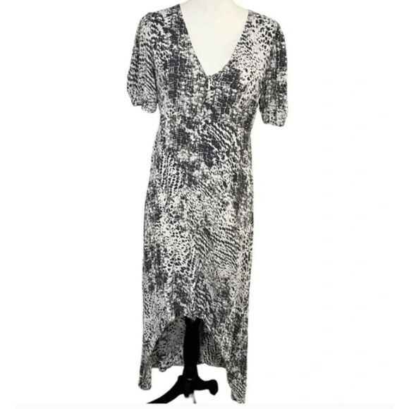 Express 🐾 Animal Print High Low White Gray 100% Rayon Dress Size Medium - Picture 6 of 8